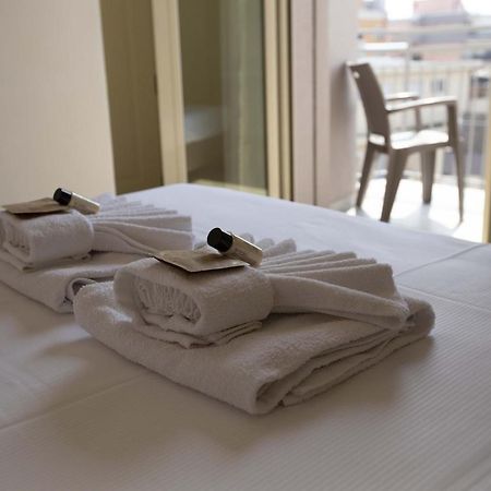 Hotel Confort Римини Экстерьер фото