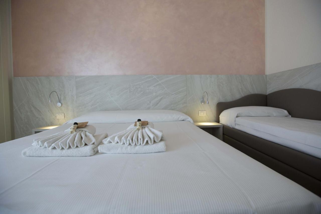 Hotel Confort Римини Экстерьер фото