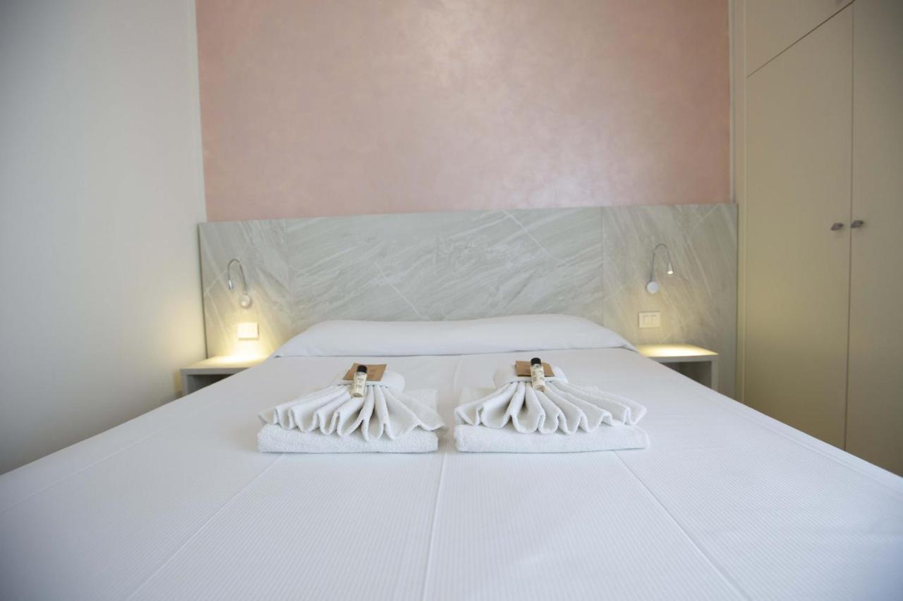 Hotel Confort Римини Экстерьер фото