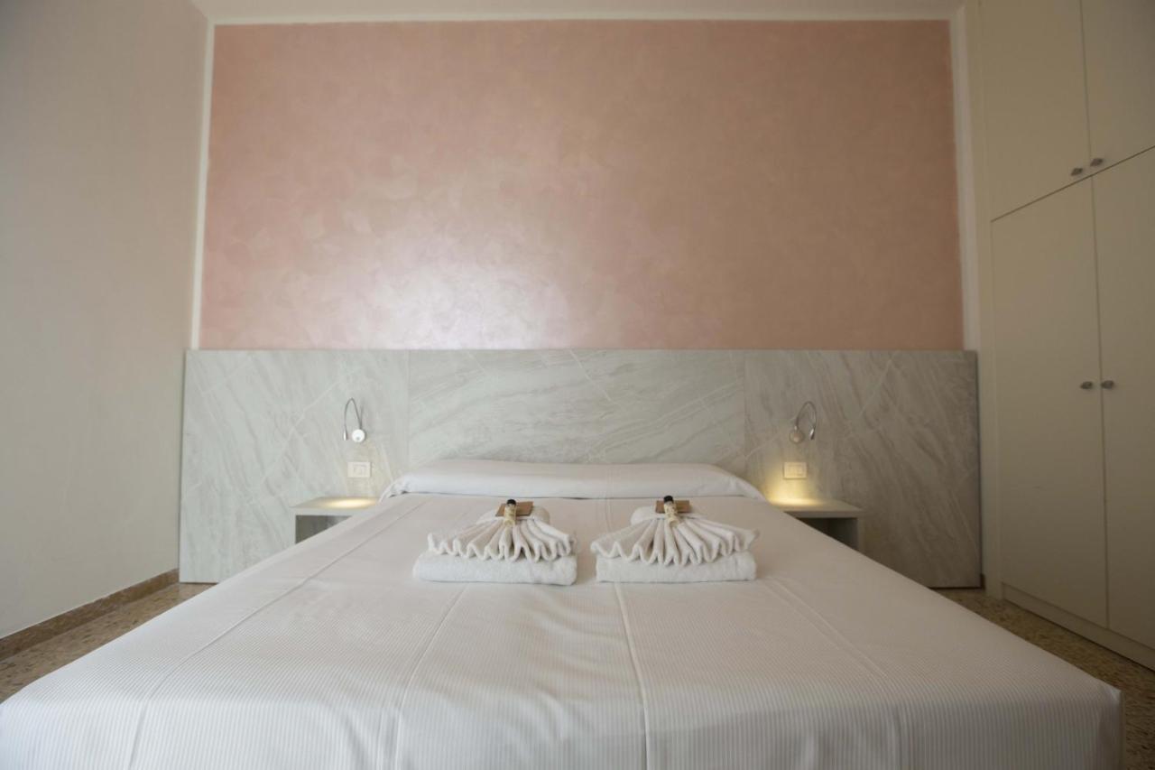 Hotel Confort Римини Экстерьер фото