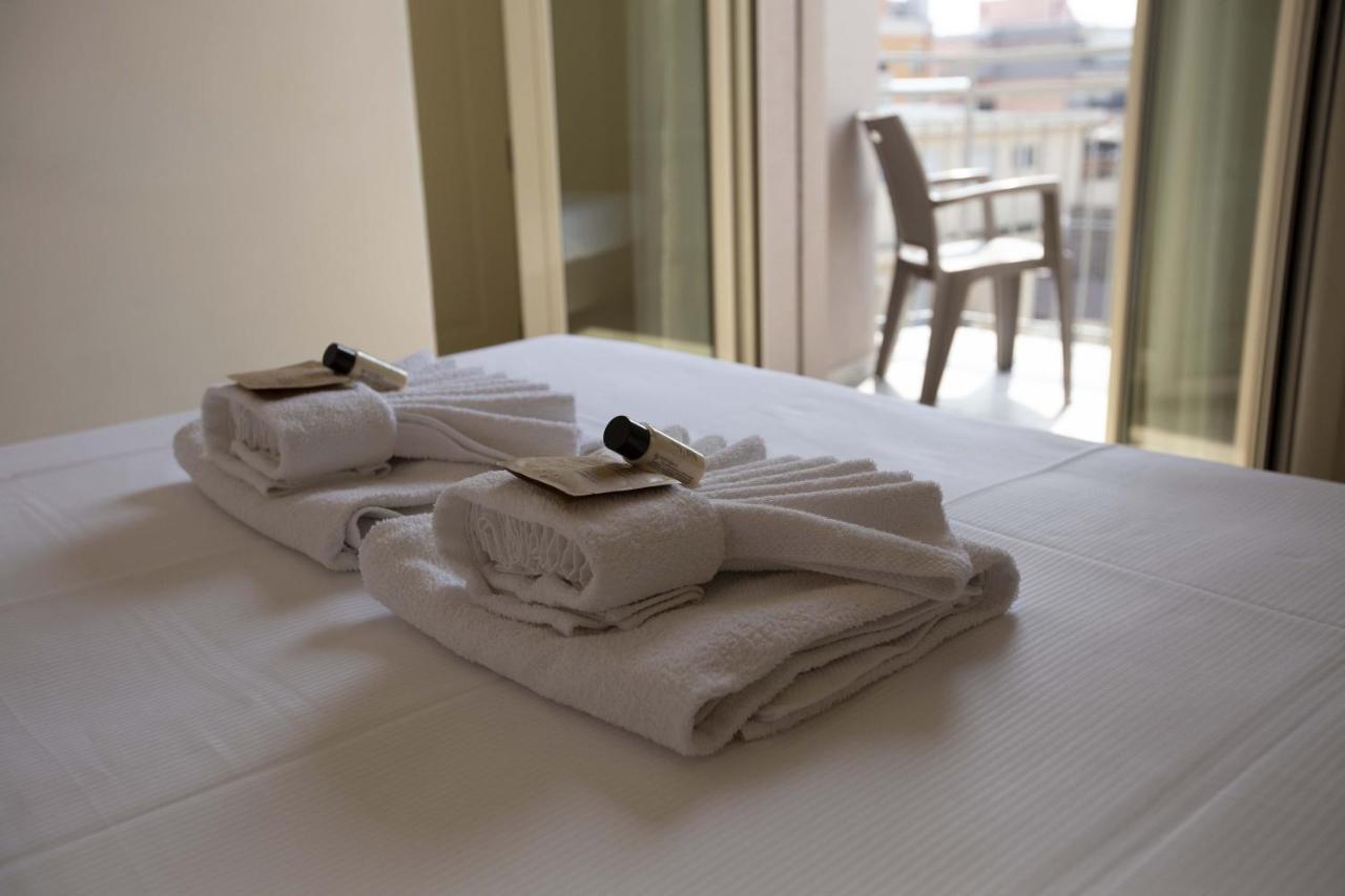 Hotel Confort Римини Экстерьер фото